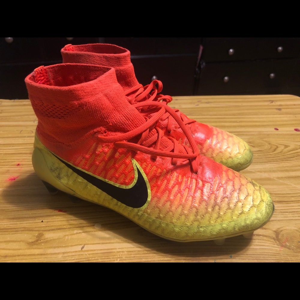 Nike magista obra
